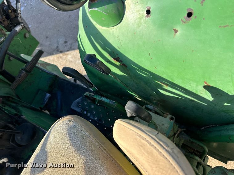 image for item DQ1083 John Deere 2640 tractor