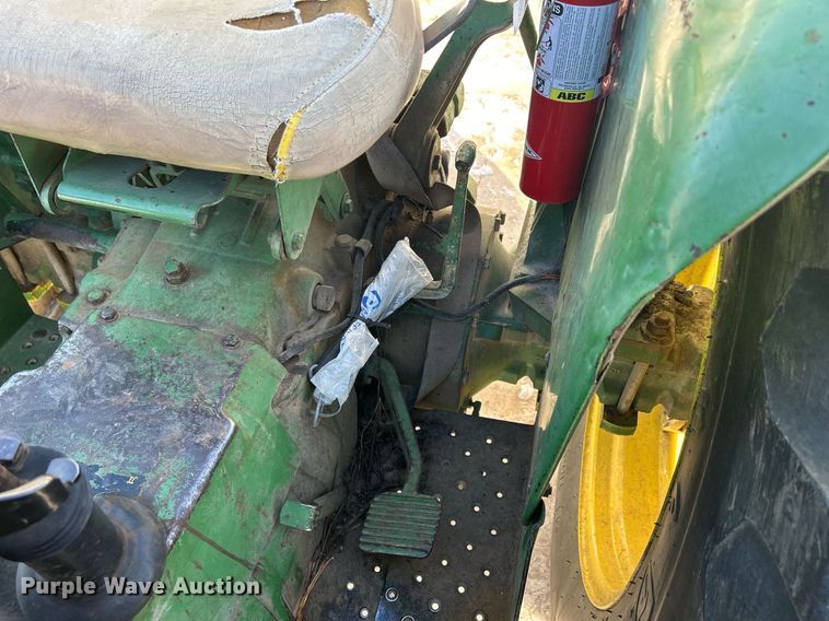 image for item DQ1083 John Deere 2640 tractor