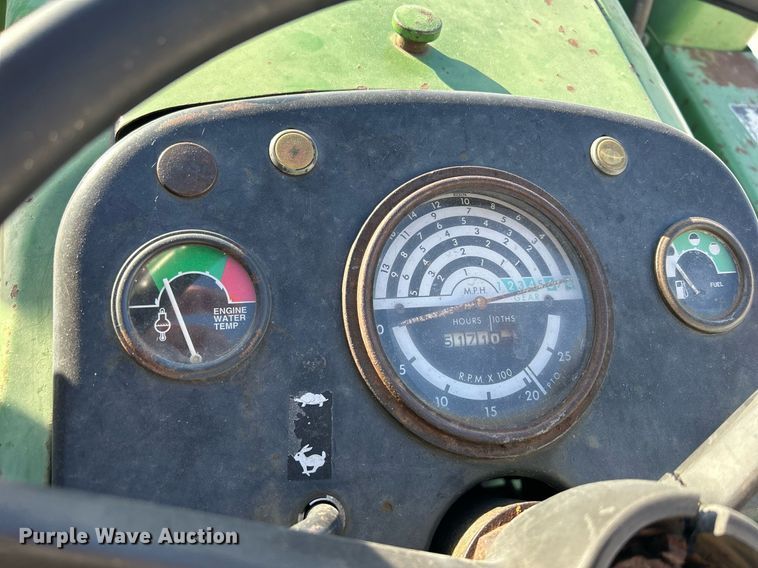 image for item DQ1083 John Deere 2640 tractor