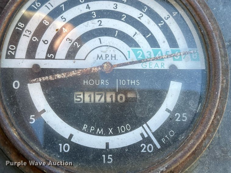 image for item DQ1083 John Deere 2640 tractor