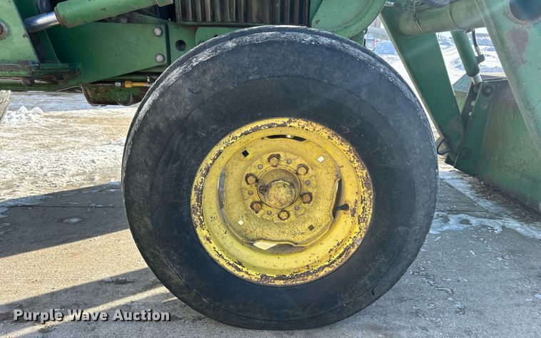 image for item DQ1083 John Deere 2640 tractor