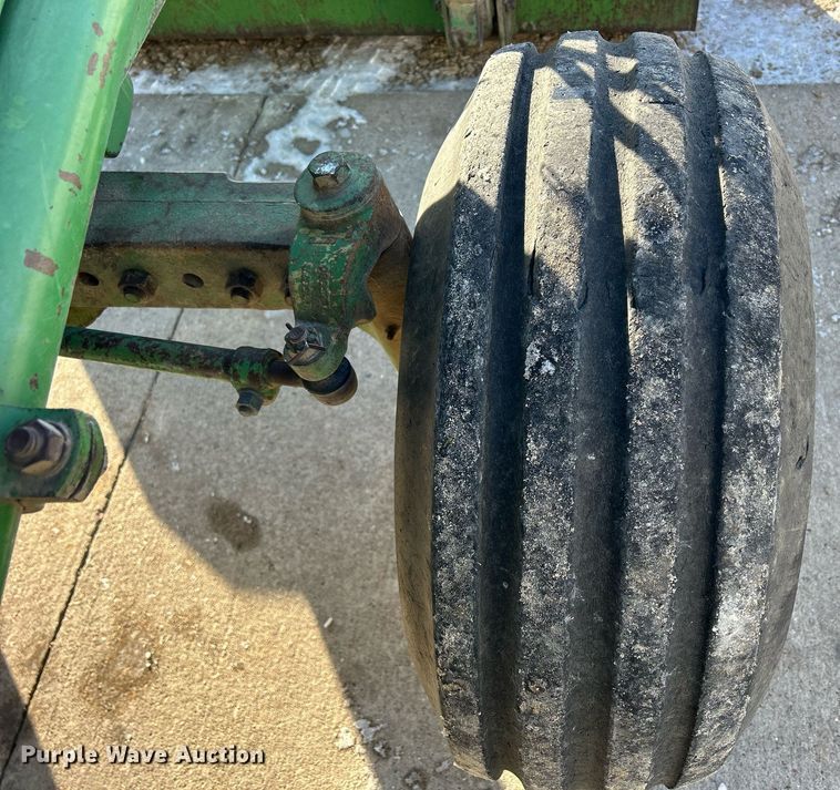 image for item DQ1083 John Deere 2640 tractor