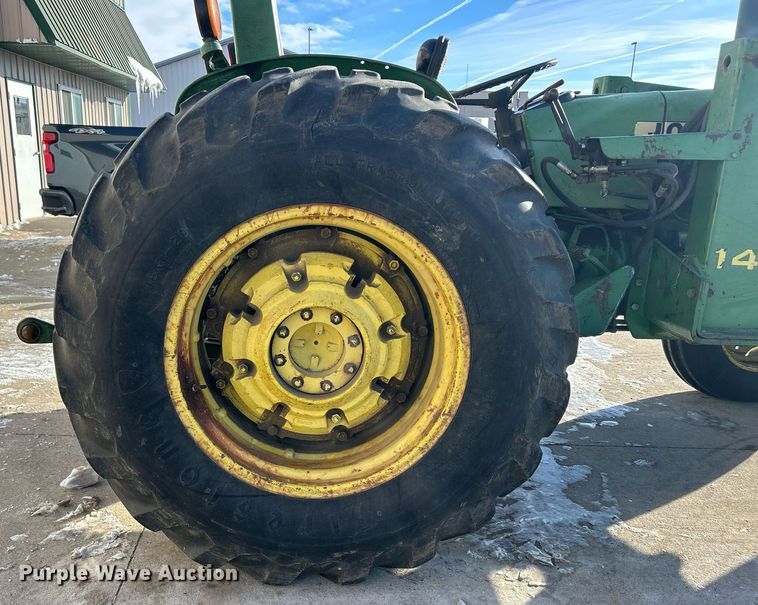 image for item DQ1083 John Deere 2640 tractor