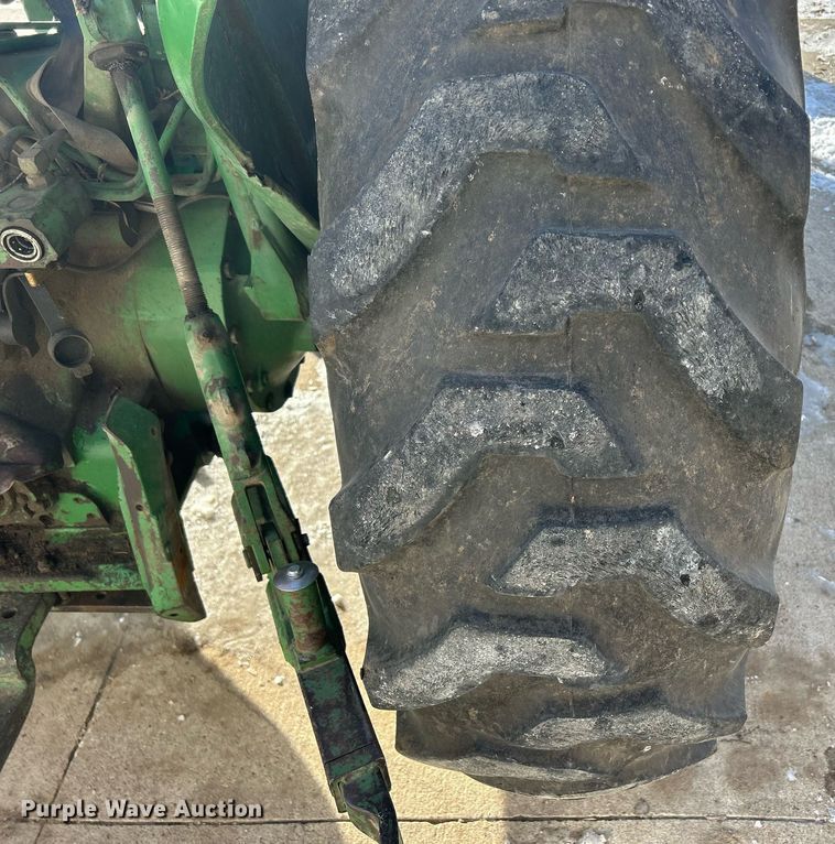 image for item DQ1083 John Deere 2640 tractor