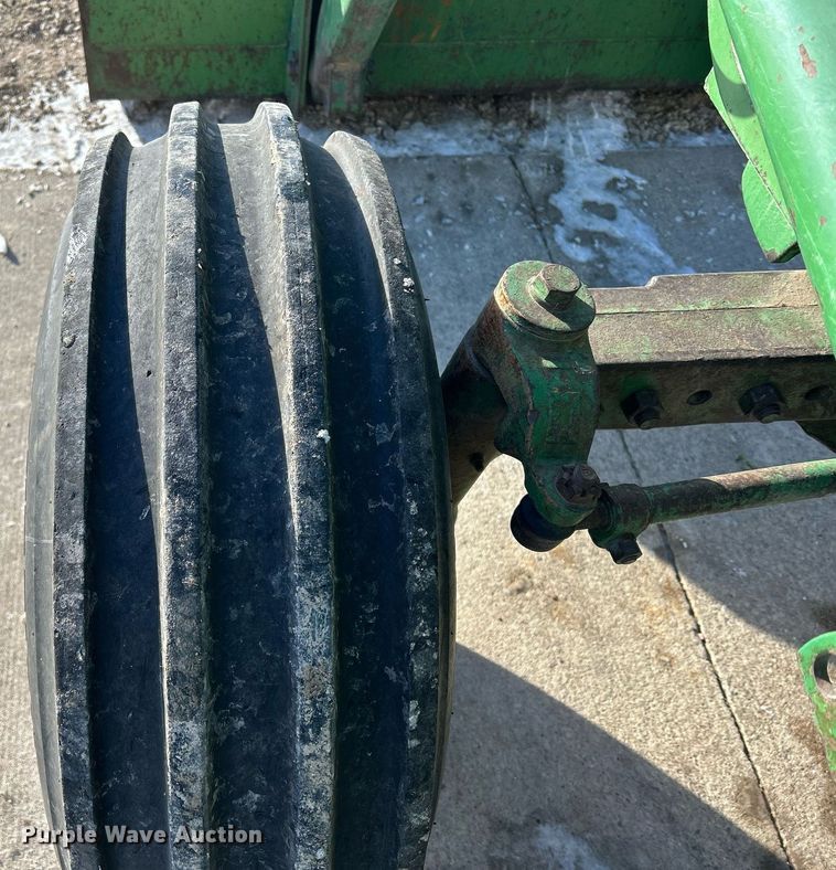 image for item DQ1083 John Deere 2640 tractor