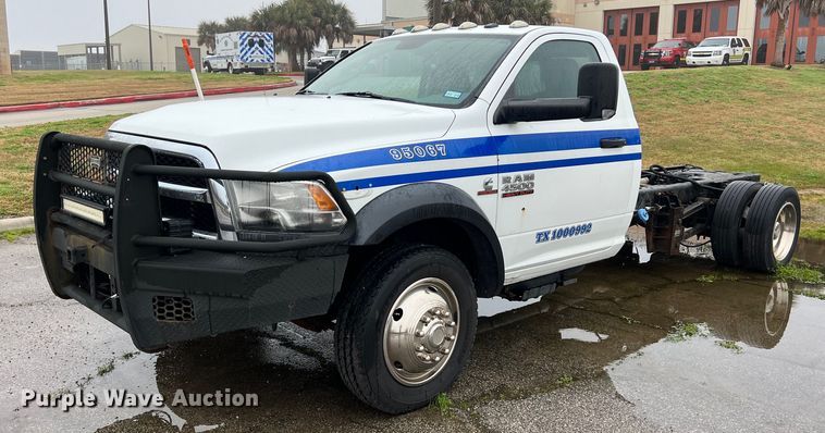 image for item DQ2362 2015 Dodge Ram 4500HD SLT truck cab and chassis