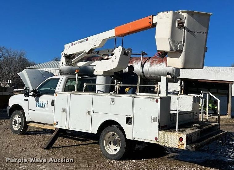 image for item DR5990 2000 Ford F550 Super Duty XL bucket truck