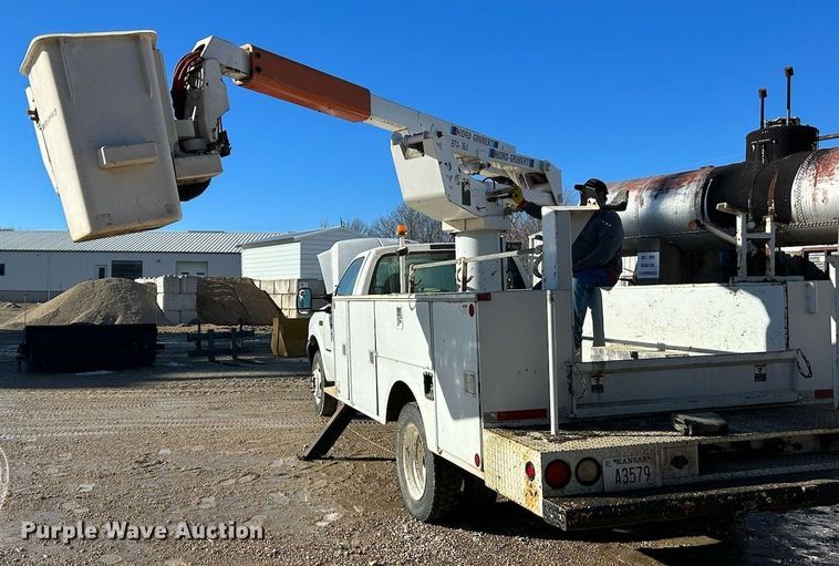 image for item DR5990 2000 Ford F550 Super Duty XL bucket truck