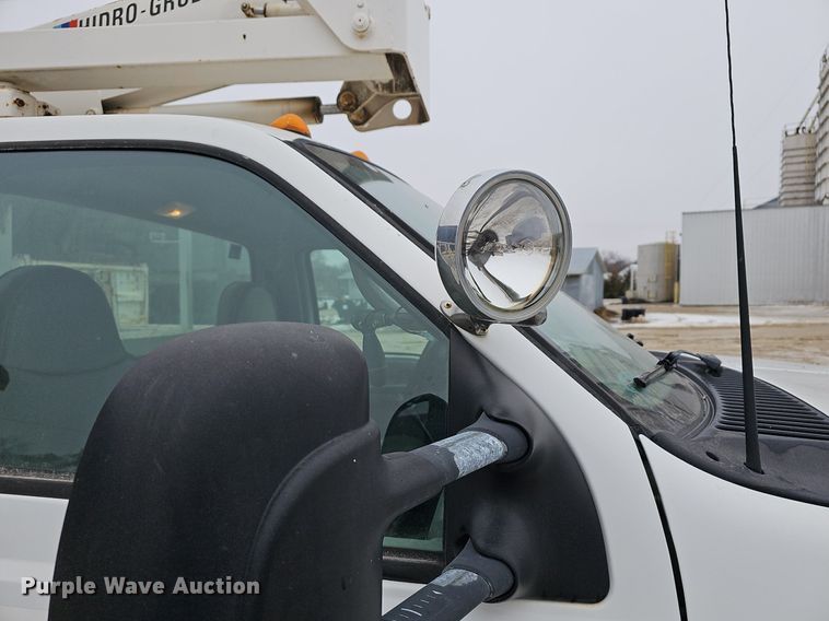 image for item DR5990 2000 Ford F550 Super Duty XL bucket truck