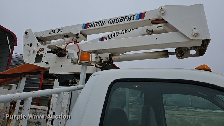 image for item DR5990 2000 Ford F550 Super Duty XL bucket truck