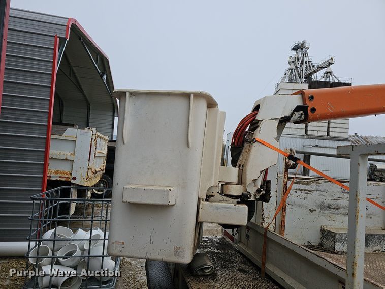 image for item DR5990 2000 Ford F550 Super Duty XL bucket truck
