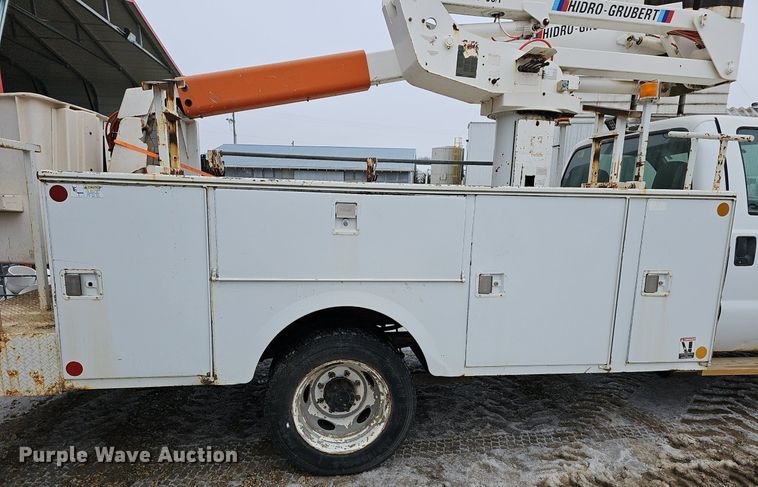image for item DR5990 2000 Ford F550 Super Duty XL bucket truck