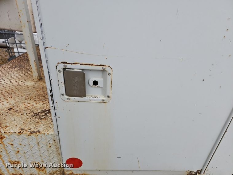 image for item DR5990 2000 Ford F550 Super Duty XL bucket truck