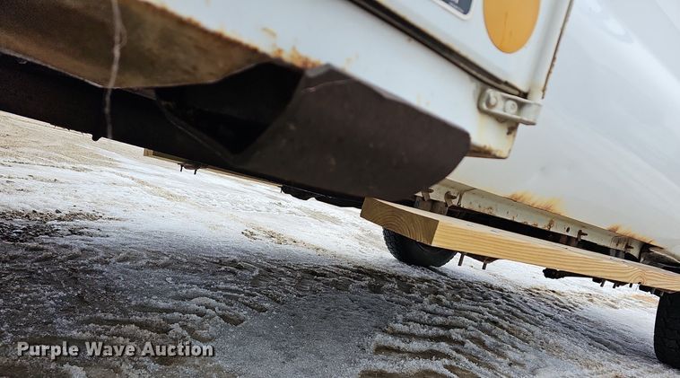 image for item DR5990 2000 Ford F550 Super Duty XL bucket truck