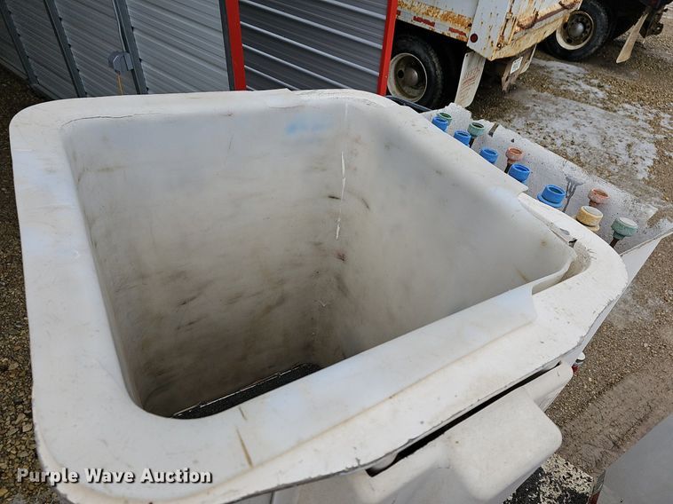 image for item DR5990 2000 Ford F550 Super Duty XL bucket truck