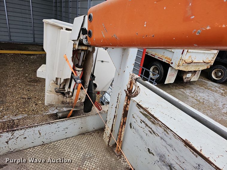 image for item DR5990 2000 Ford F550 Super Duty XL bucket truck