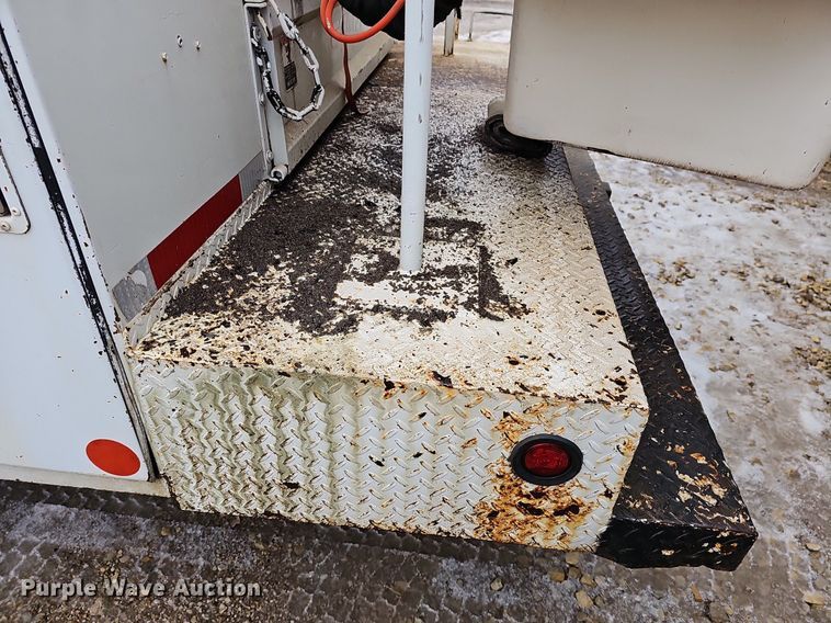 image for item DR5990 2000 Ford F550 Super Duty XL bucket truck
