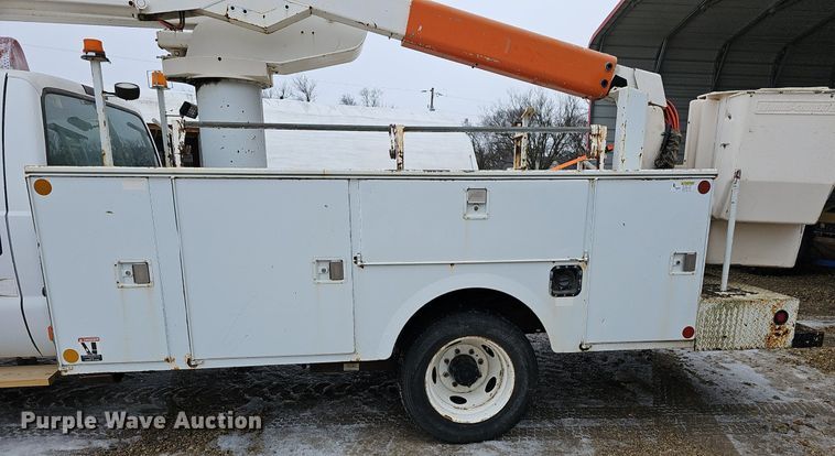 image for item DR5990 2000 Ford F550 Super Duty XL bucket truck