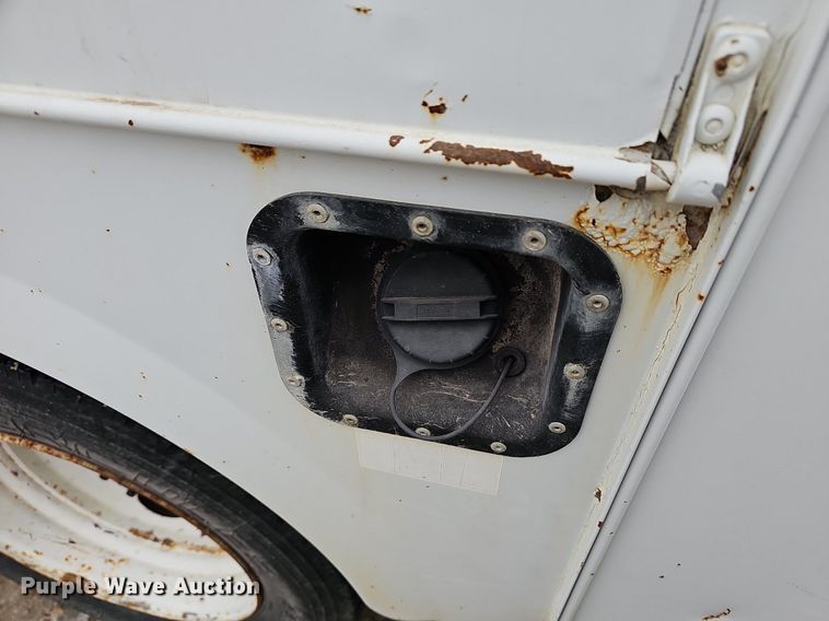 image for item DR5990 2000 Ford F550 Super Duty XL bucket truck
