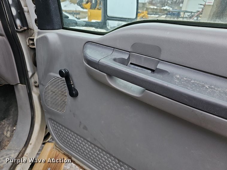 image for item DR5990 2000 Ford F550 Super Duty XL bucket truck