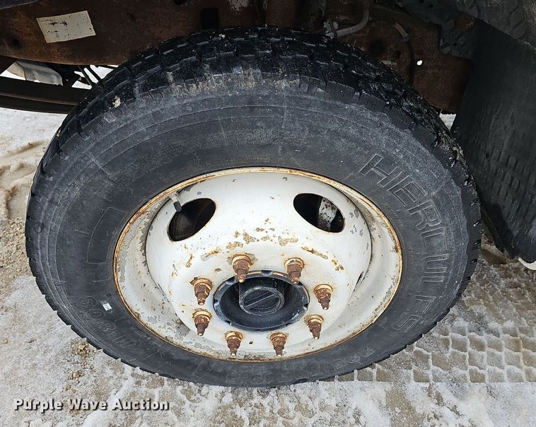image for item DR5990 2000 Ford F550 Super Duty XL bucket truck