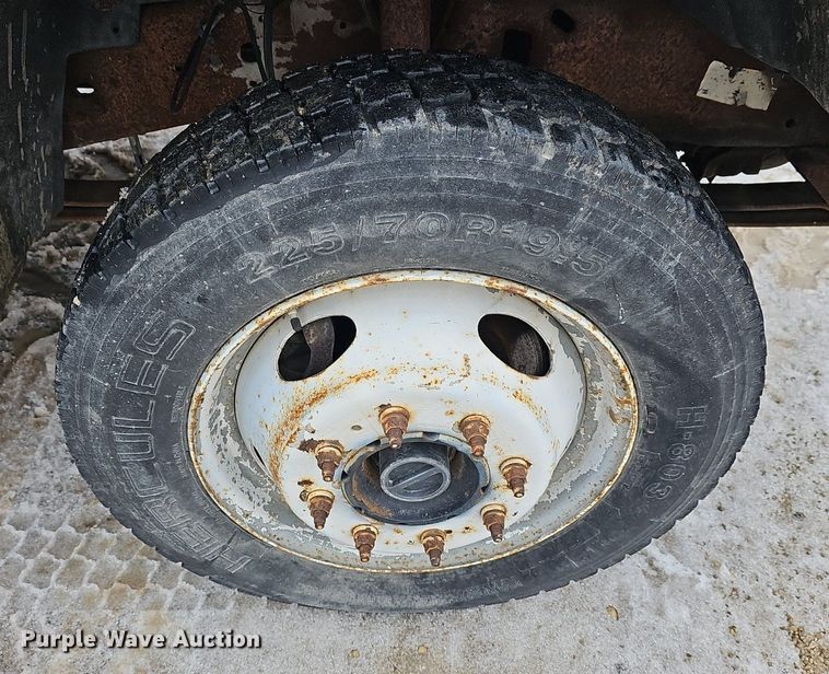 image for item DR5990 2000 Ford F550 Super Duty XL bucket truck