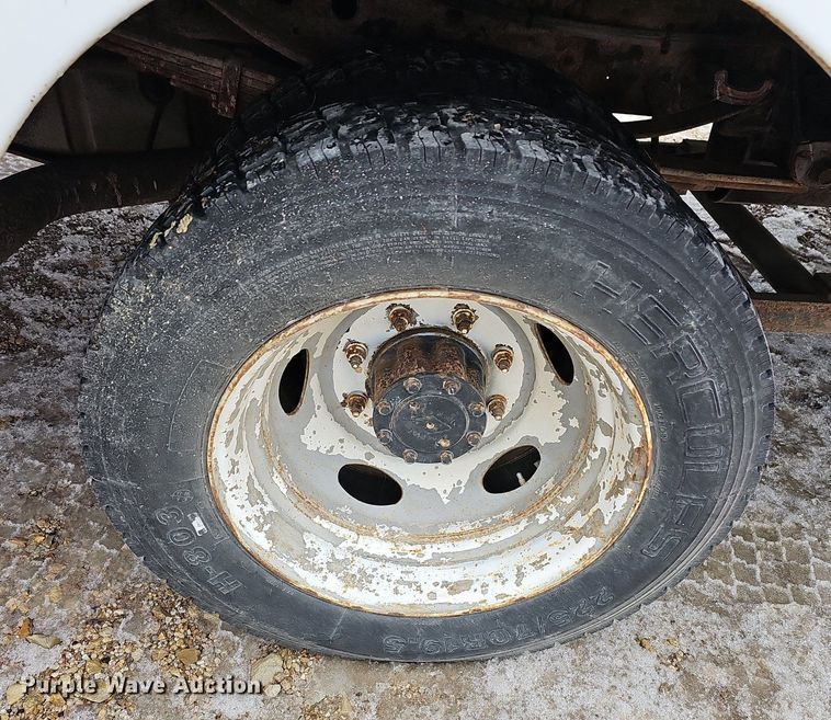 image for item DR5990 2000 Ford F550 Super Duty XL bucket truck