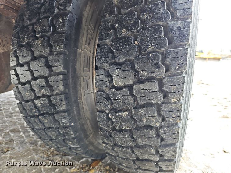 image for item DR5990 2000 Ford F550 Super Duty XL bucket truck