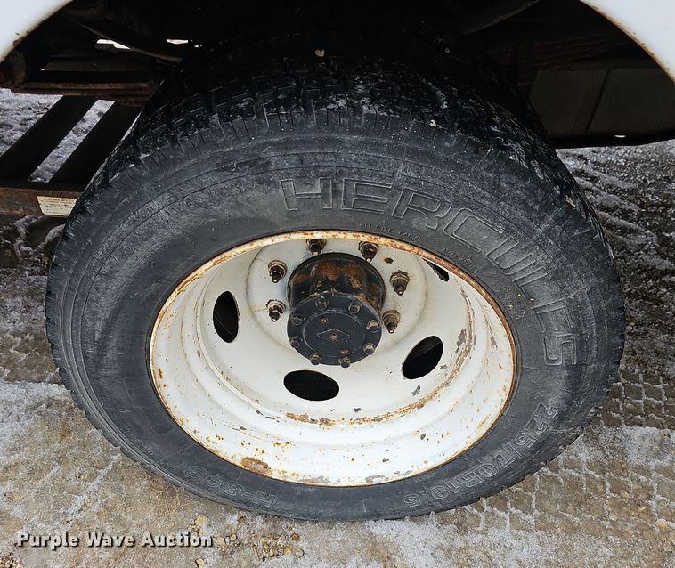 image for item DR5990 2000 Ford F550 Super Duty XL bucket truck