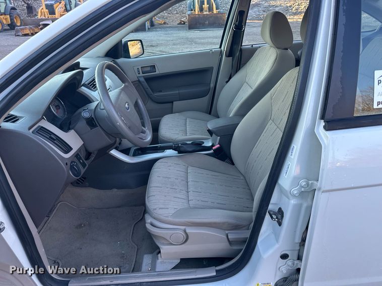 image for item DW2953 2010 Ford Focus 