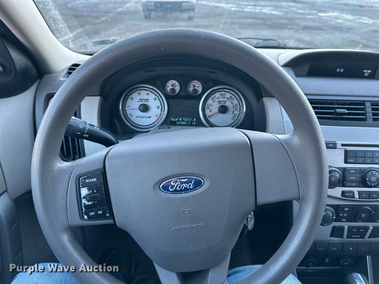 image for item DW2953 2010 Ford Focus 