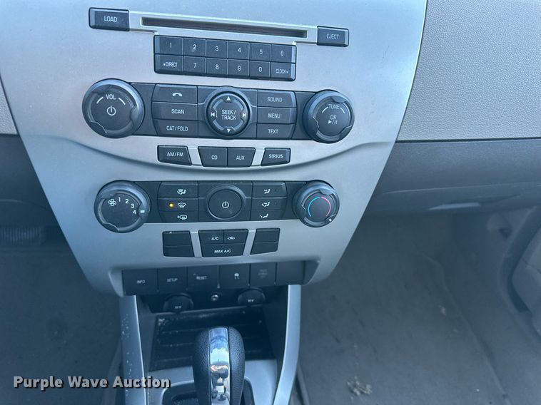 image for item DW2953 2010 Ford Focus 