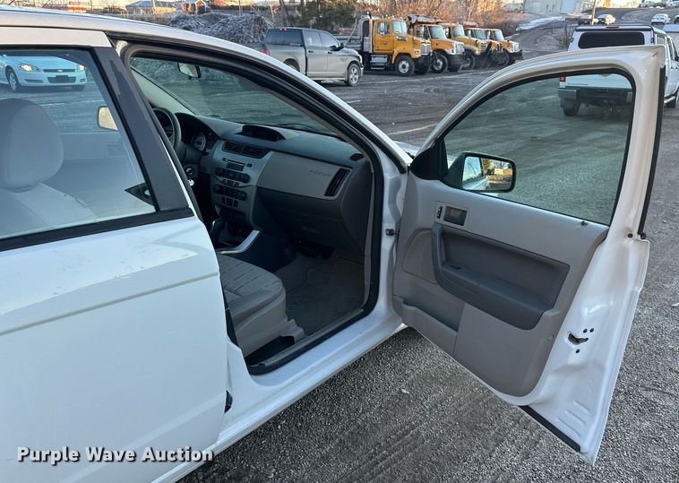 image for item DW2953 2010 Ford Focus 