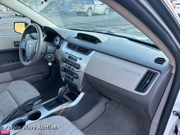 image for item DW2953 2010 Ford Focus 
