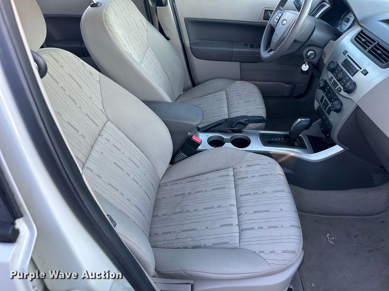 image for item DW2953 2010 Ford Focus 