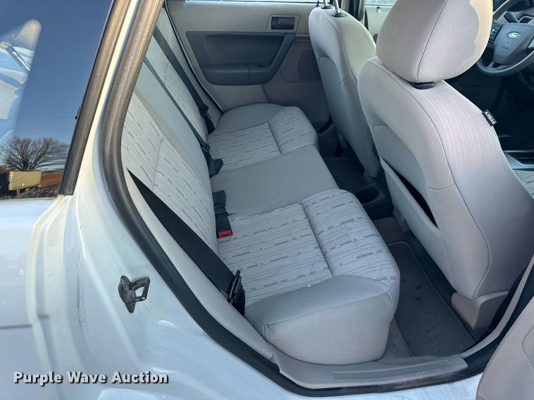 image for item DW2953 2010 Ford Focus 