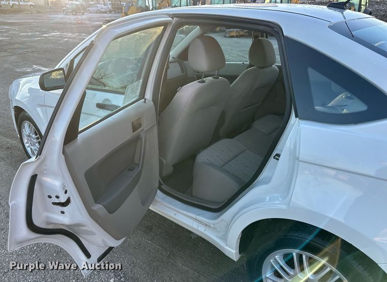 image for item DW2953 2010 Ford Focus 