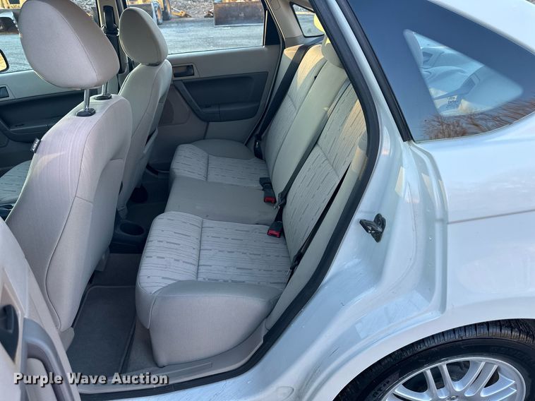 image for item DW2953 2010 Ford Focus 