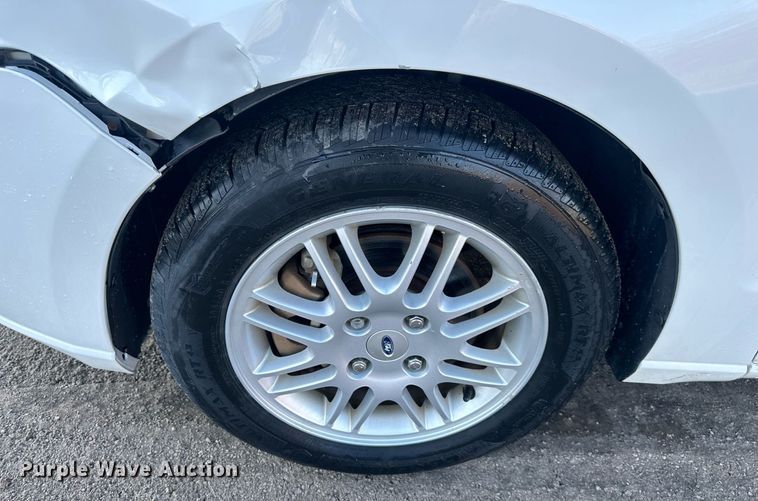 image for item DW2953 2010 Ford Focus 