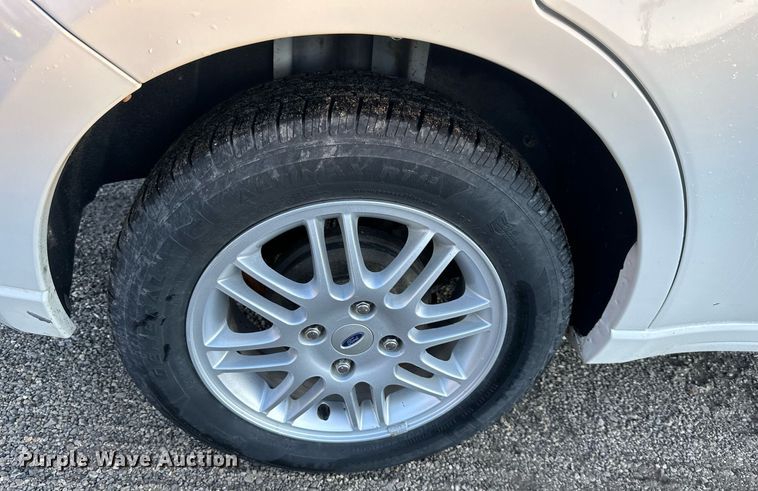 image for item DW2953 2010 Ford Focus 