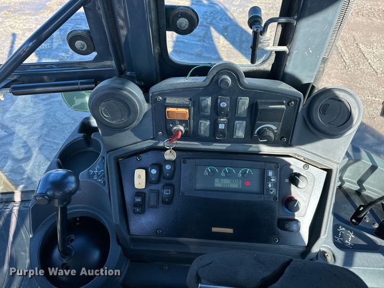 image for item DW2961 2008 John Deere 410J backhoe