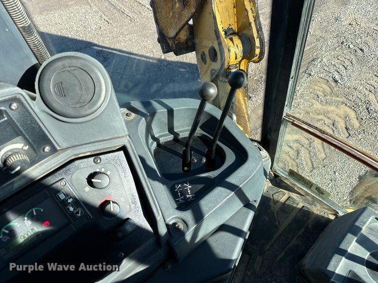 image for item DW2961 2008 John Deere 410J backhoe