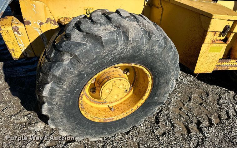 image for item DW2961 2008 John Deere 410J backhoe