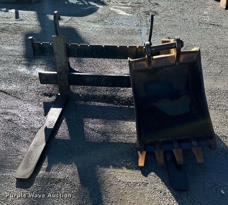 image for item DW2961 2008 John Deere 410J backhoe