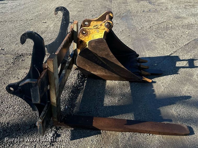 image for item DW2961 2008 John Deere 410J backhoe