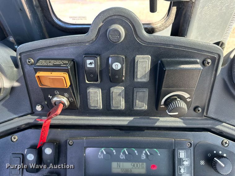 image for item DW2962 2010 John Deere 410J backhoe