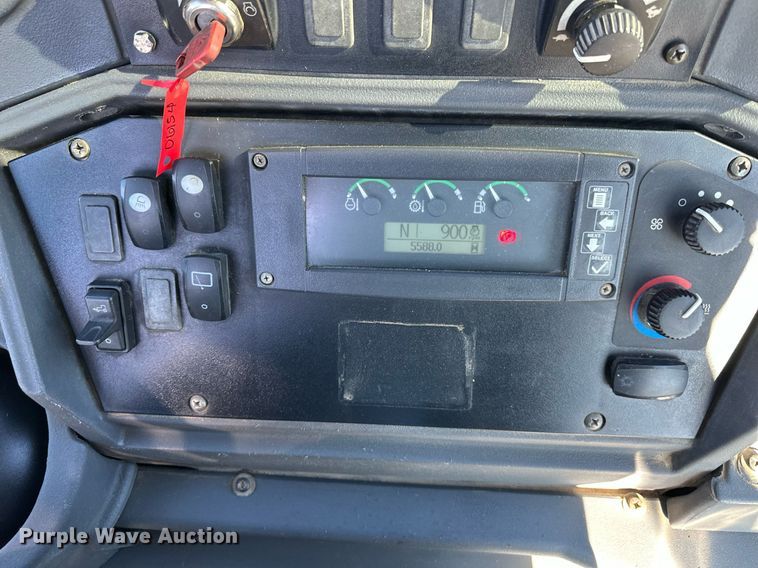 image for item DW2962 2010 John Deere 410J backhoe