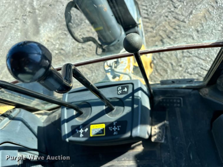 image for item DW2962 2010 John Deere 410J backhoe