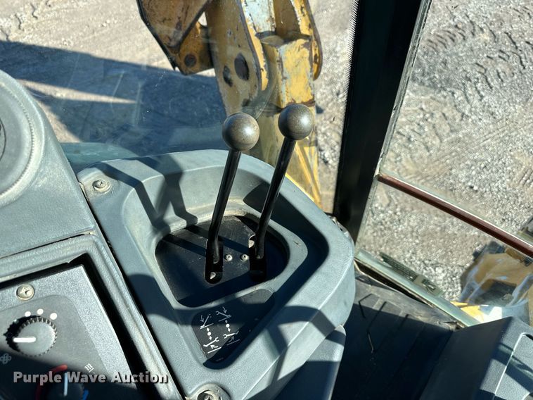 image for item DW2962 2010 John Deere 410J backhoe