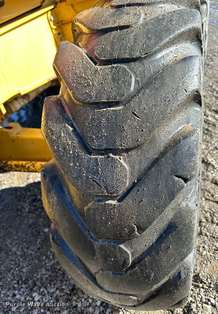 image for item DW2962 2010 John Deere 410J backhoe